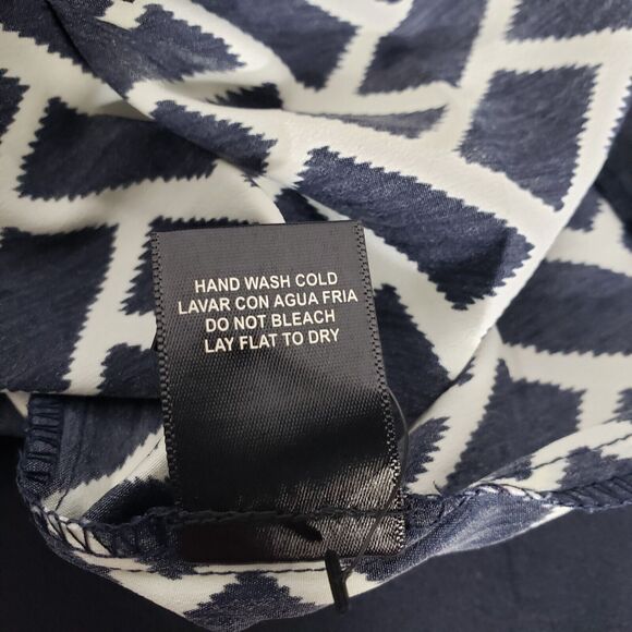 41 Hawthorn Womens Top Medium Black White Abstract 3/4 Roll Tab Sleeve V Neck - Picture 9 of 9